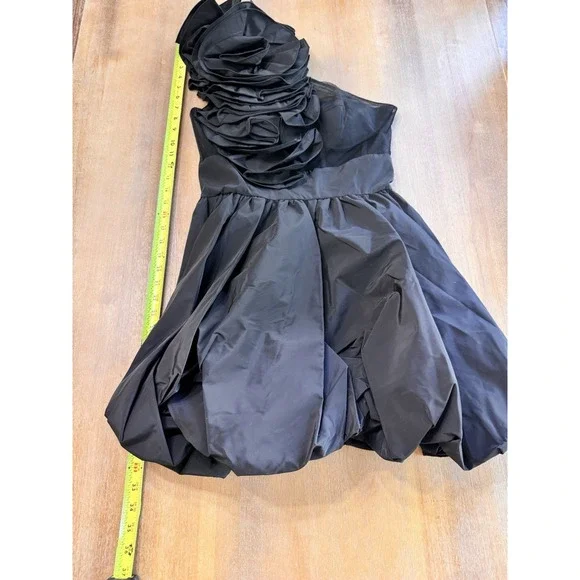 Mac Duggal Black Taffeta Bubble Hem Mini Dress Sz 6 Structured Rosette Shoulder - Picture 8 of 16